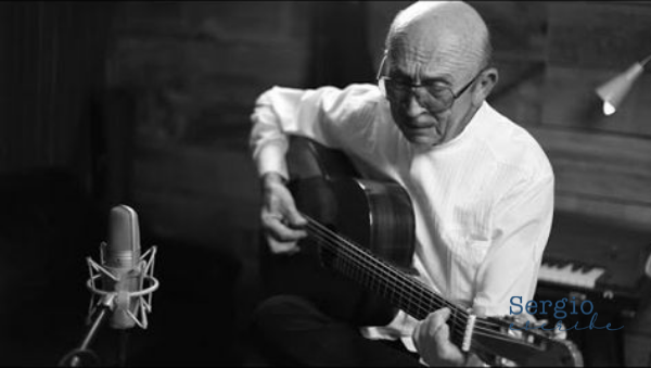 Vivir de una hoja en blanco - @sergio_escribe - Columna - Editorial - Sergio F. Esquivel